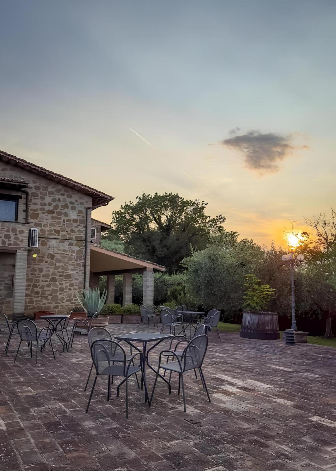 Hostal Santa Maria Degli Ancillotti Petrignano Exterior foto