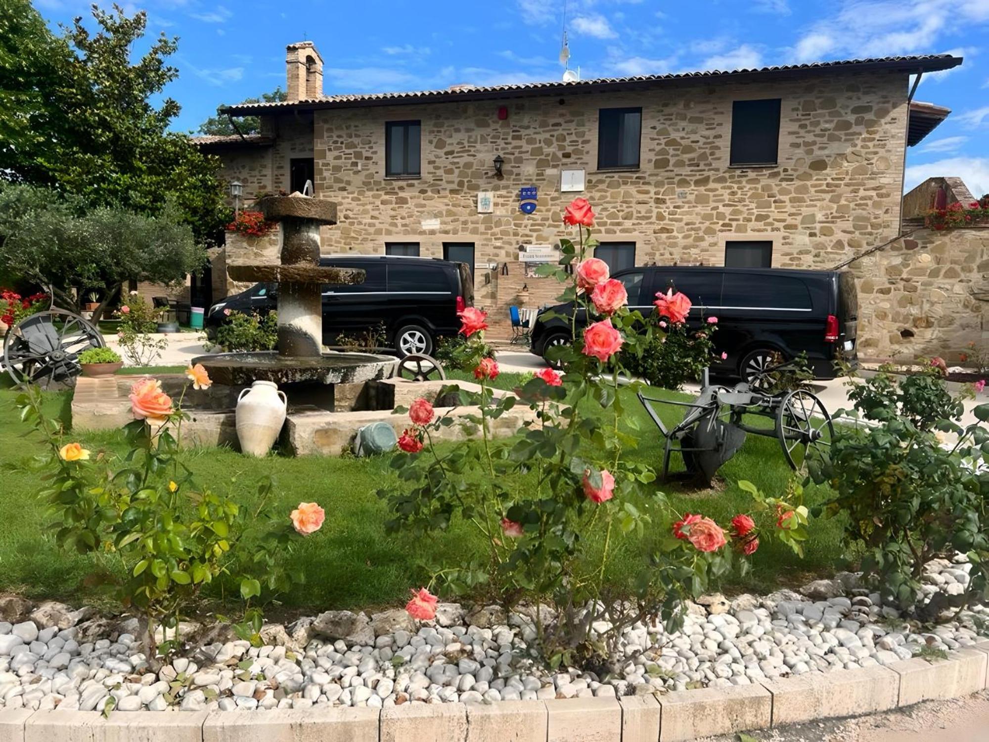 Hostal Santa Maria Degli Ancillotti Petrignano Exterior foto